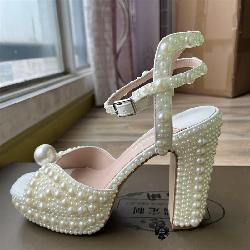 Women'S Fashion Brand Shoes - 高級ブランドの女性の靴完全手作りパール厚いヒールサンダル結婚式の花嫁宴会ファッション防水プラットフォームハイヒール