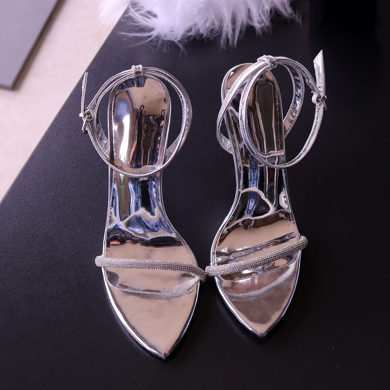 シルバーミラーラッカーレザーのハイヒールサンダル、ラインスト - Women Queen Fashion のレビューと価格