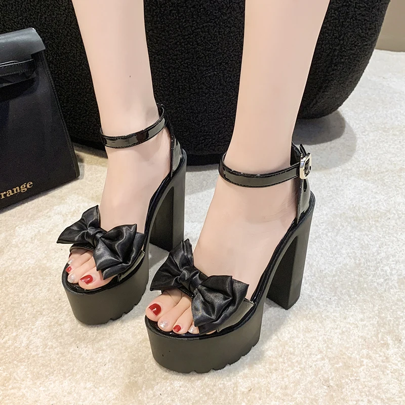 女性サンダル 2025 新しい夏の靴トレンド黒、白ファッショ - Women'S Fashion Trends Summer 2025 のレビューと価格