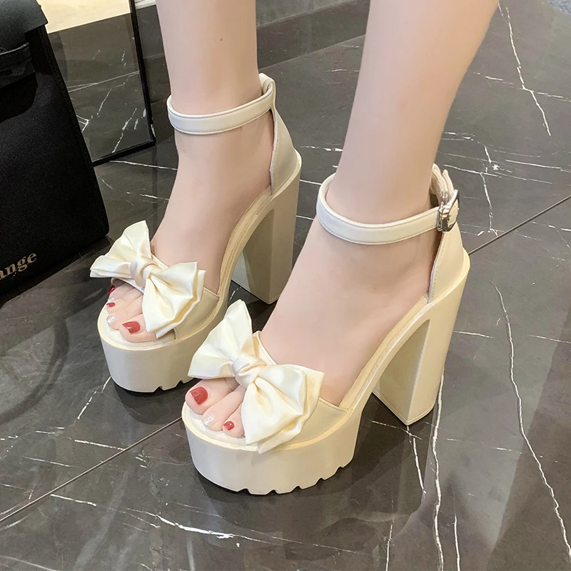 女性サンダル 2025 新しい夏の靴トレンド黒、白ファッショ - Women'S Fashion Trends Summer 2025 のレビューと価格