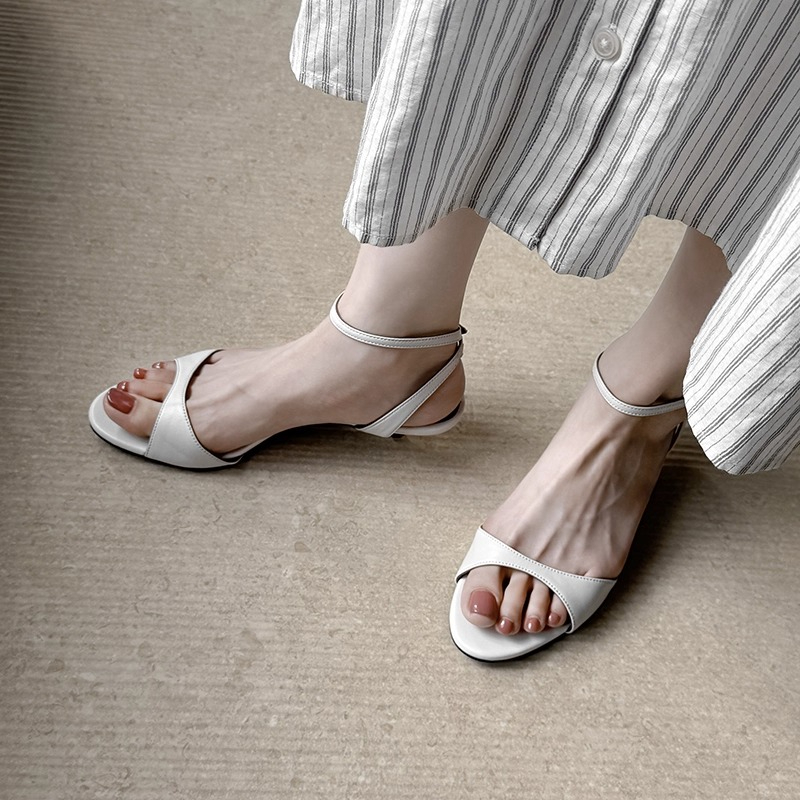 ファッショナブルな子猫ヒールデザインブランドサンダル レディ - Women'S Fashion Brand Shoes のレビューと価格