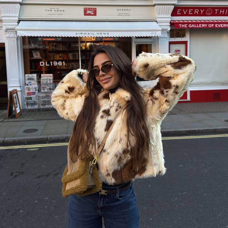 シックなストリートガールズカウプリントファーコート女性202 - Women Fashion Icon のレビューと価格