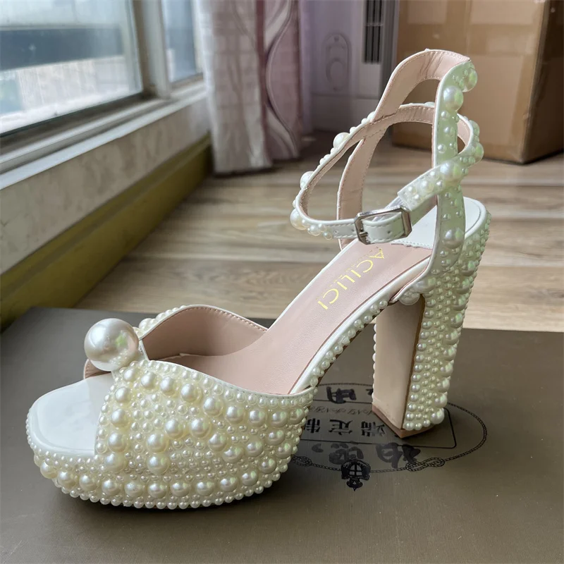 高級ブランドの女性の靴完全手作りパール厚いヒールサンダル結婚 - Women'S Fashion Brand Shoes のレビューと価格