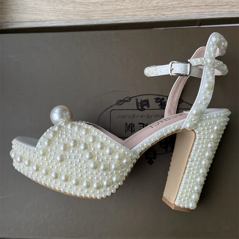 高級ブランドの女性の靴完全手作りパール厚いヒールサンダル結婚 - Women'S Fashion Brand Shoes のレビューと価格